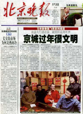 laowai celebrats the springfestival together with chinese